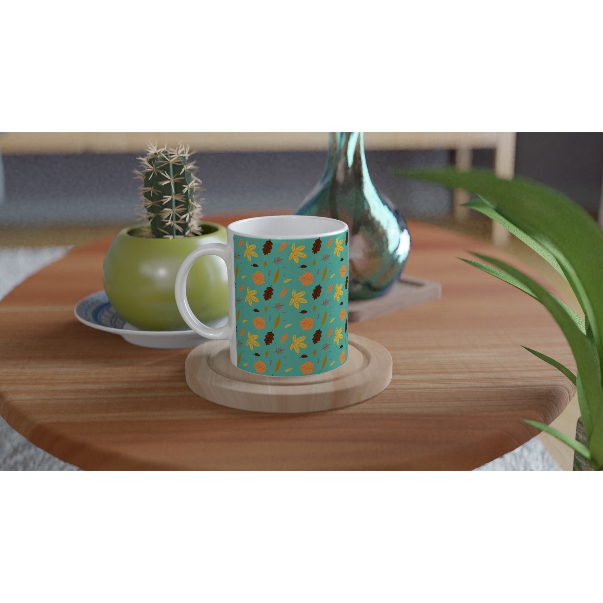 Taza otoñal con flores y hojas del otoño