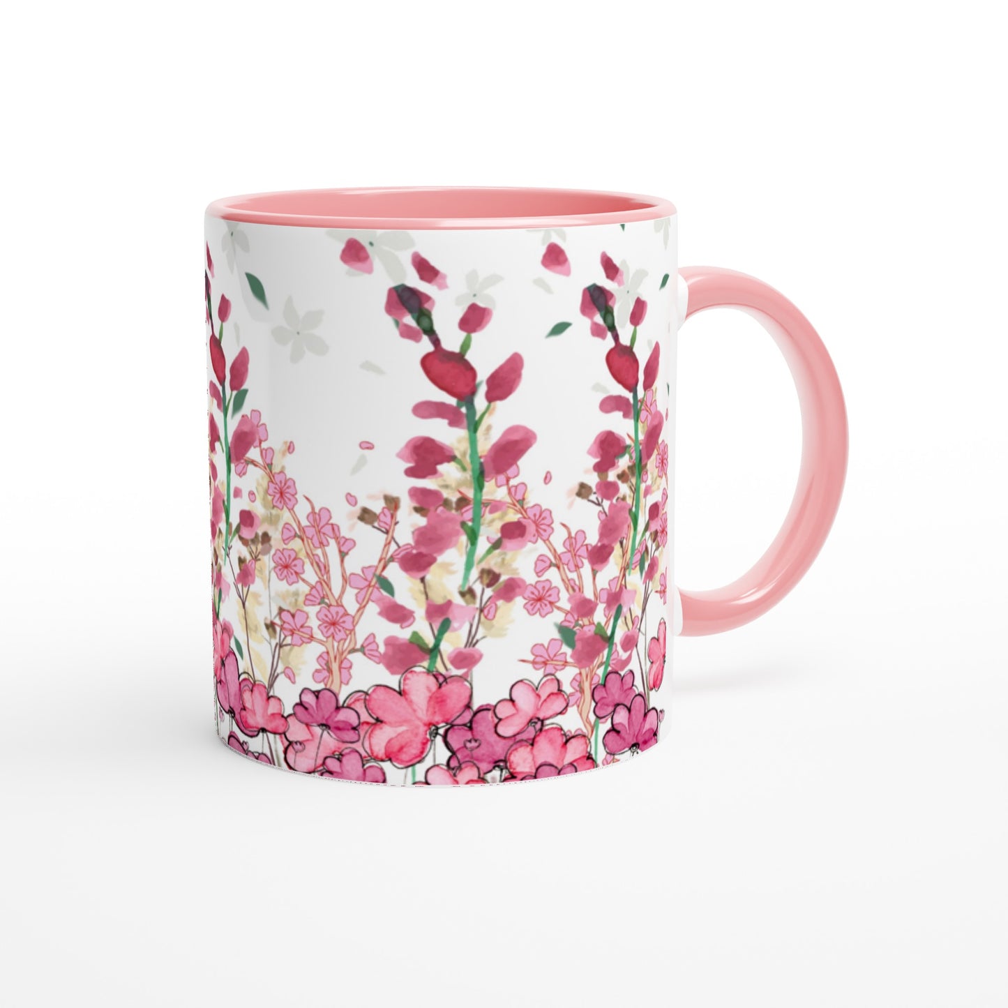 Estampado de flores rosas sobre taza de cerámica 