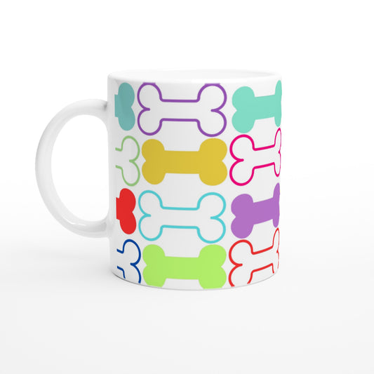 Taza con diseño de huesos de perro de varios colores.