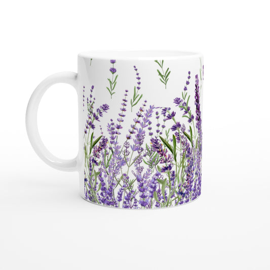 Taza con flores de lavanda