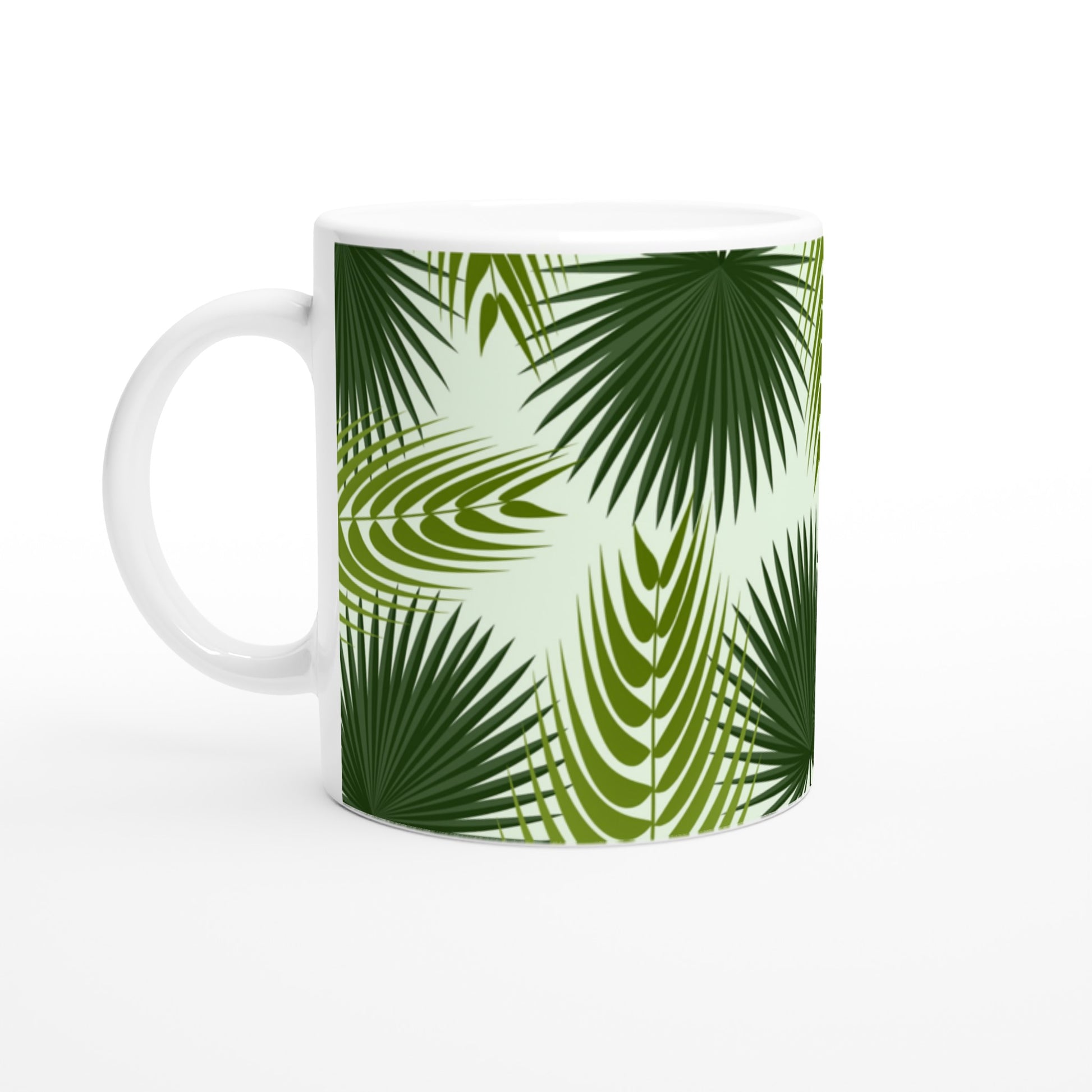 Taza de café con ramas verdes