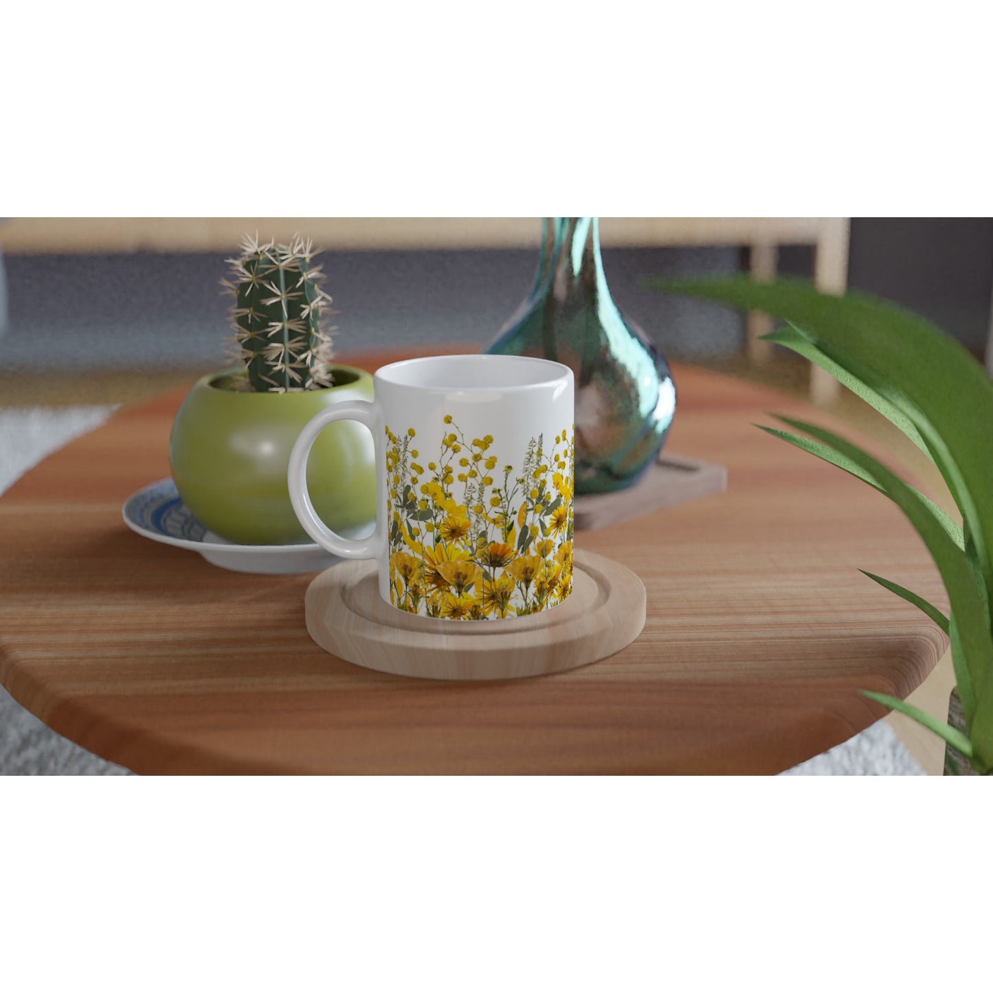 Taza de café con flores prensadas