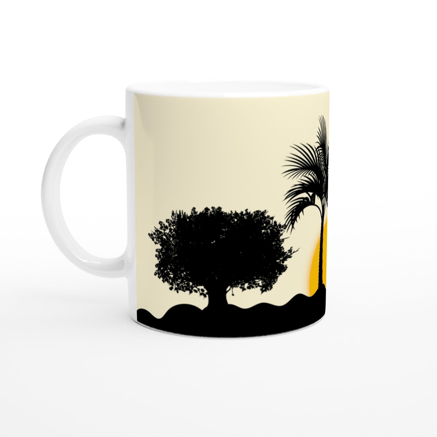 Taza de café anochecer en la montaña