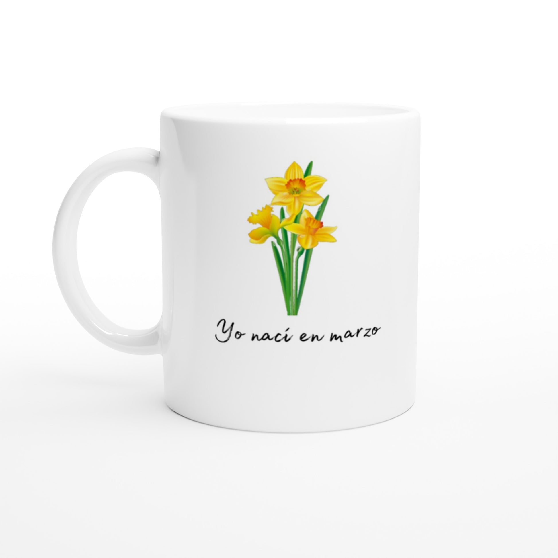 Taza con bonita flor amarilla 