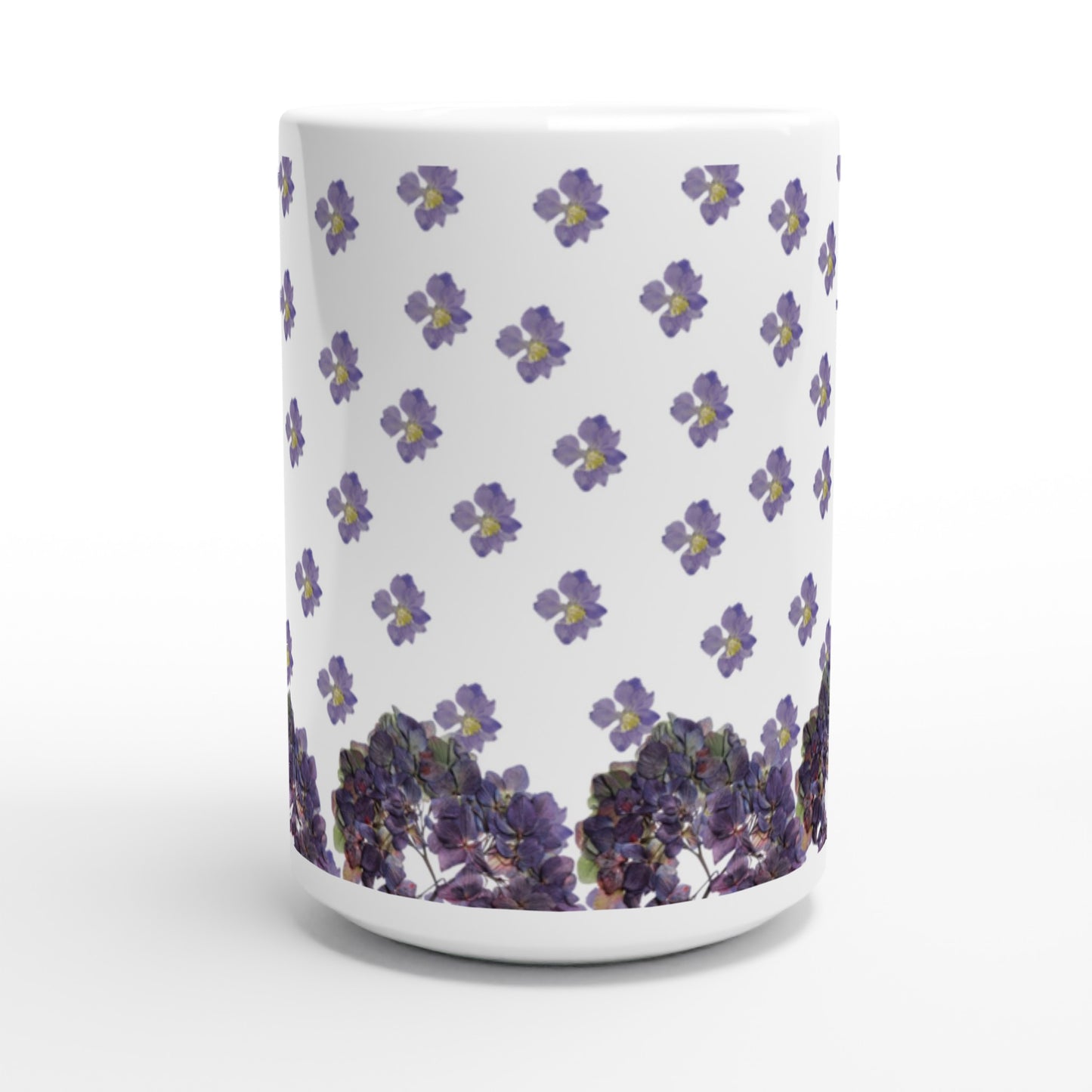 Taza de café bonita con diseño de flores