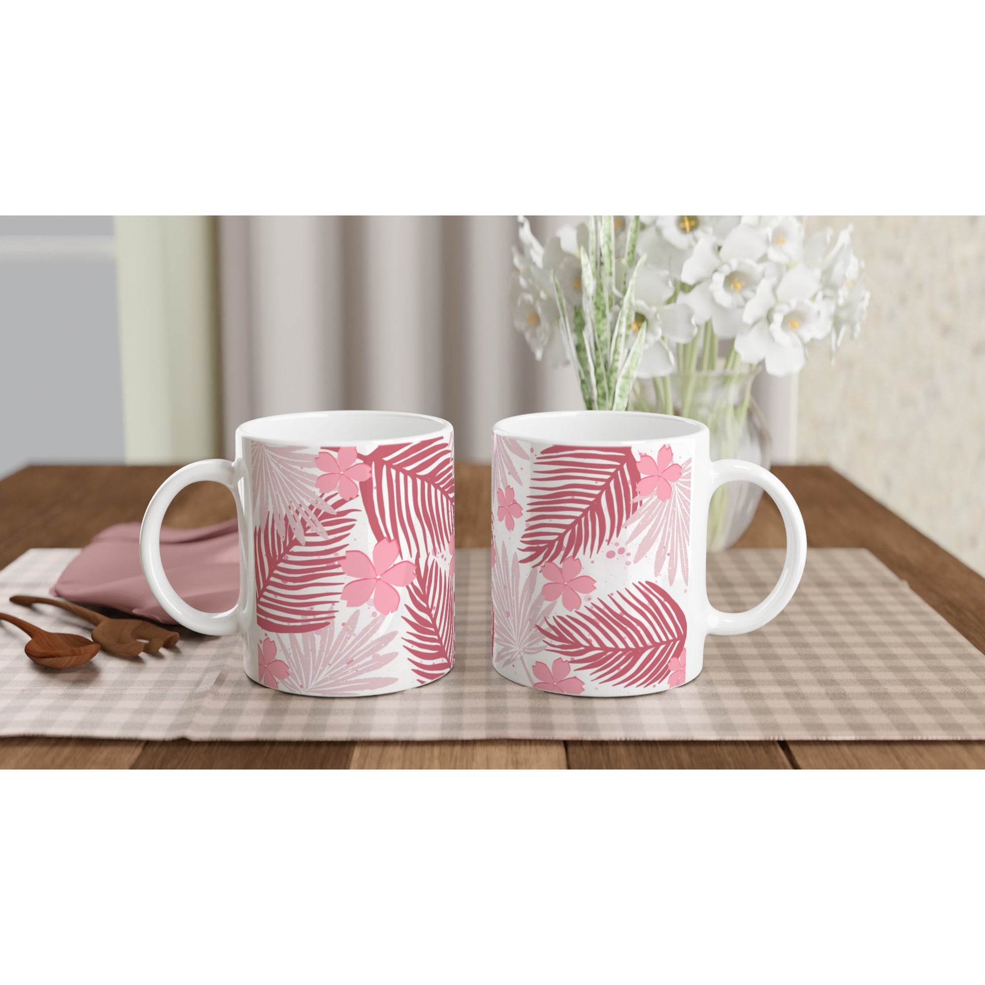 Taza para café con flores y ramas rosadas