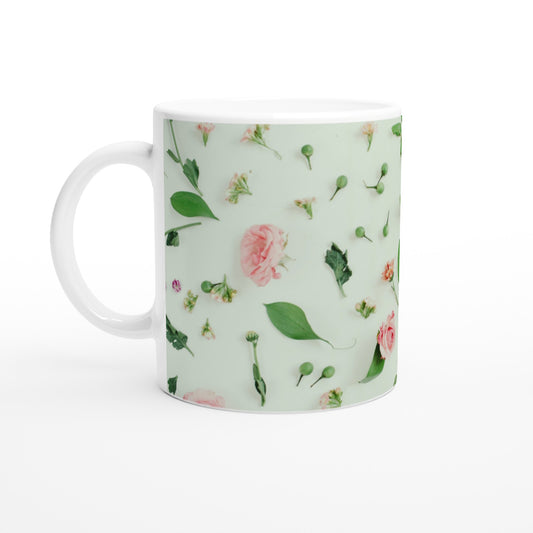 Diseño de rosas realistas en taza