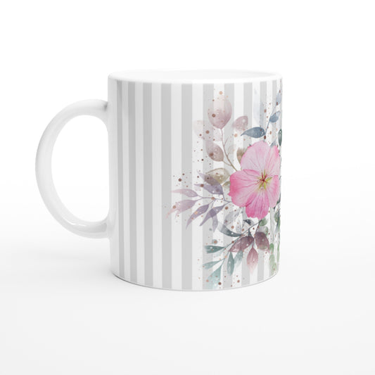 Taza de café con flores acuarela y fondo a rayas