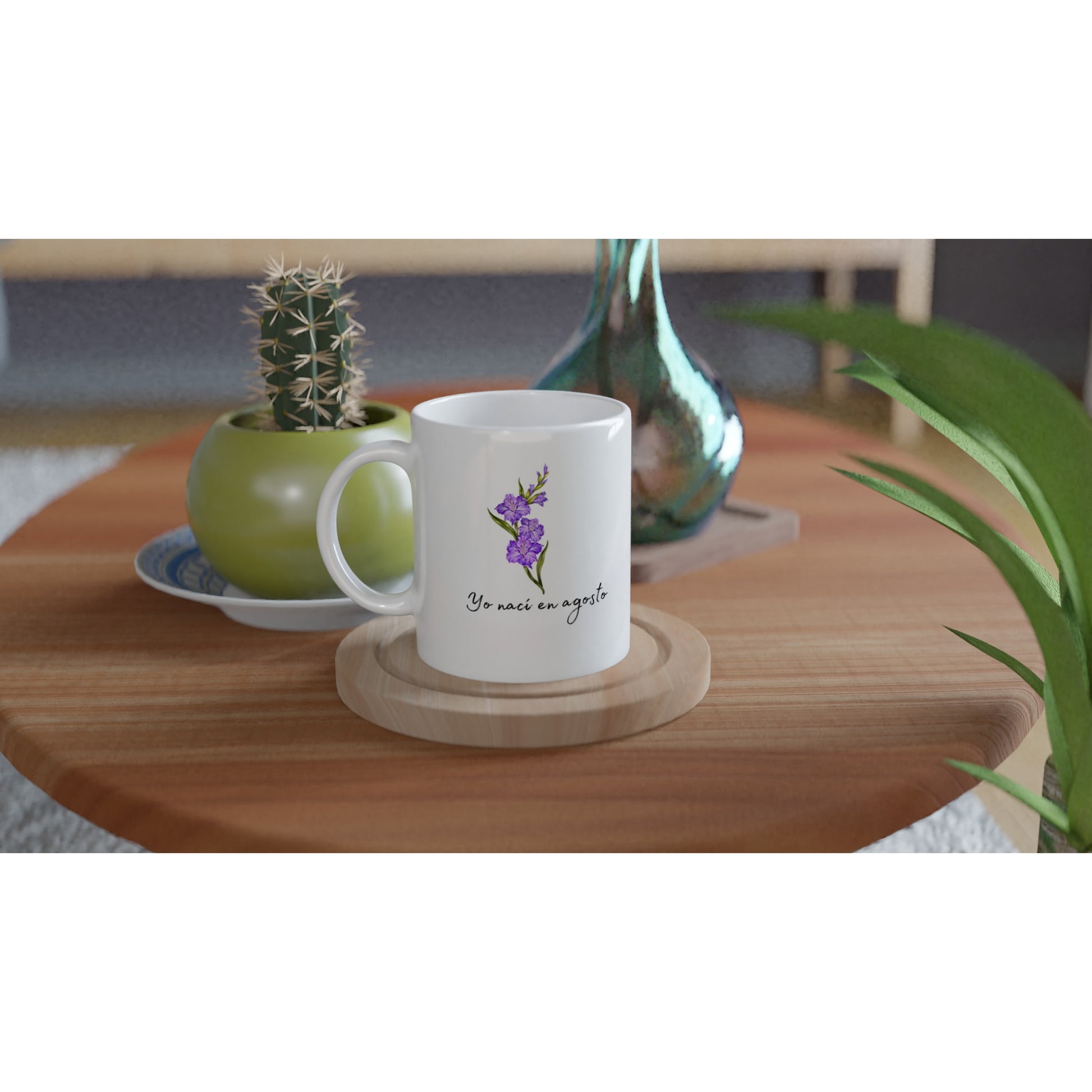 Bonita taza con flor morada para los nacidos en agosto
