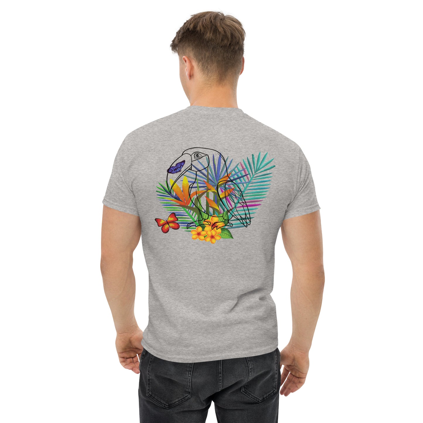 Camiseta gris con diseño caribeño a la espalda, un papagayo y flores tropicales